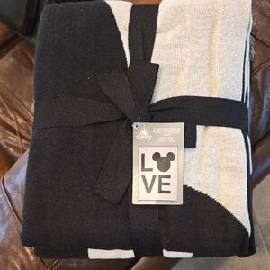 NWT Disney Black and Cream LOVE Blanket